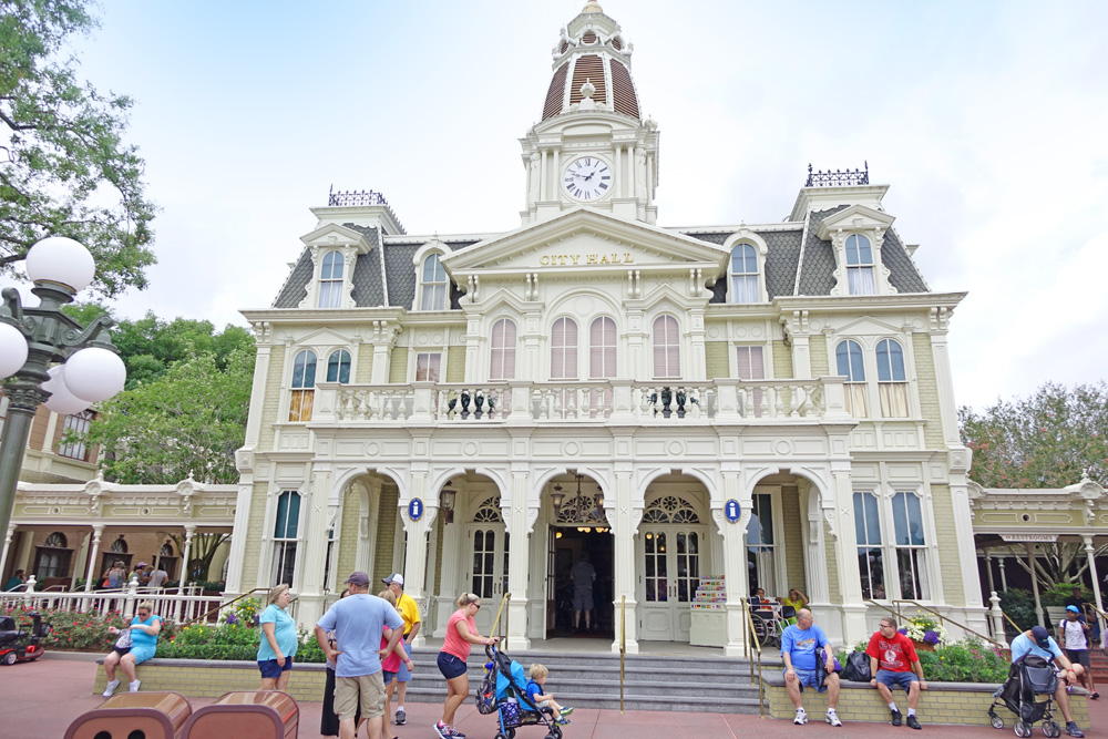 City Hall building in Magic Kingdom where you can get your Disney DAS pass.